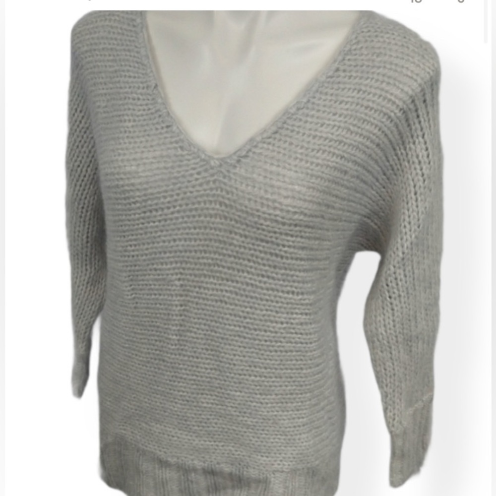 AMERICAN EAGLE Women’s Light Gray Open Knit V-neck Sweater; Size: M